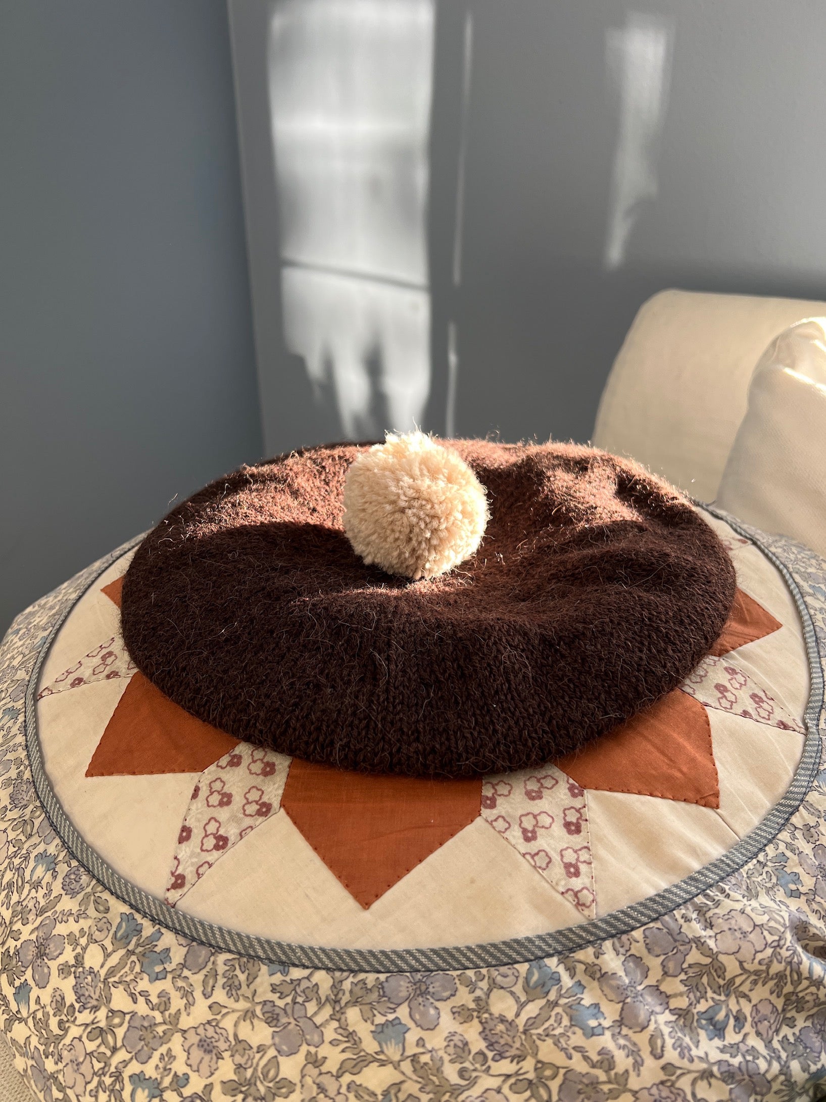 Deima's check beret - knitting pattern (dansk)