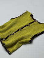 Elegant strikketop med hæklede kanter og trenser. En favorit fra CROCHET serien – nu som opskrift til dig.