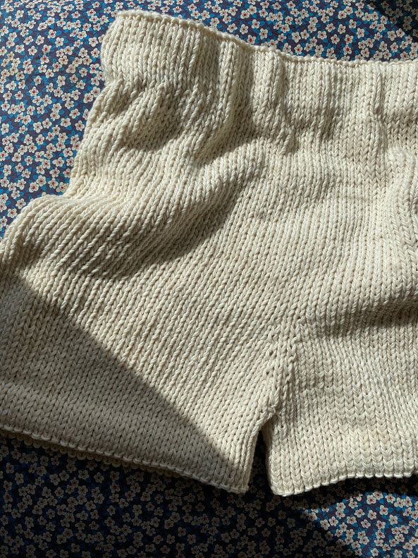 Deima's sporty shorts pattern - knitting pattern (english)