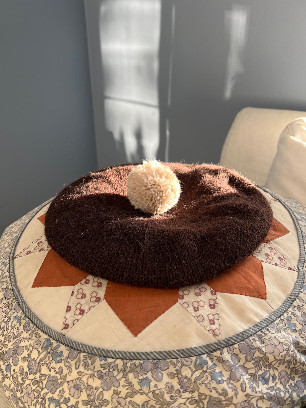 Deima's check beret - knitting pattern (dansk)