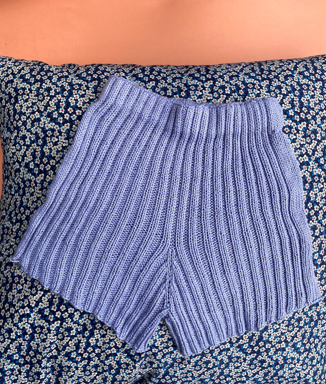 Deima's sporty shorts pattern - knitting pattern (english)