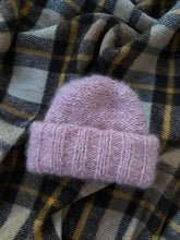 Load image into Gallery viewer, Deima&#39;s boucle beanie - knitting pattern (english)
